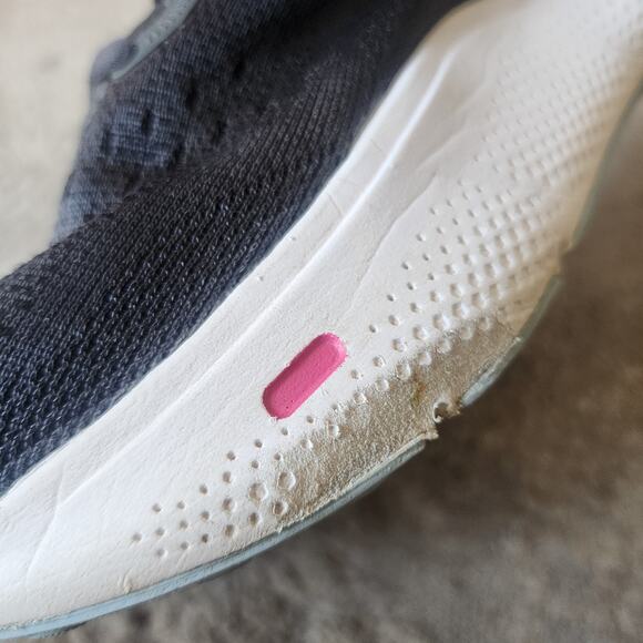 Brooks Ghost Max Women 8.5 D Athletic Black Wide Running Shoes 1203951D082 Flaw - Picture 10 of 13